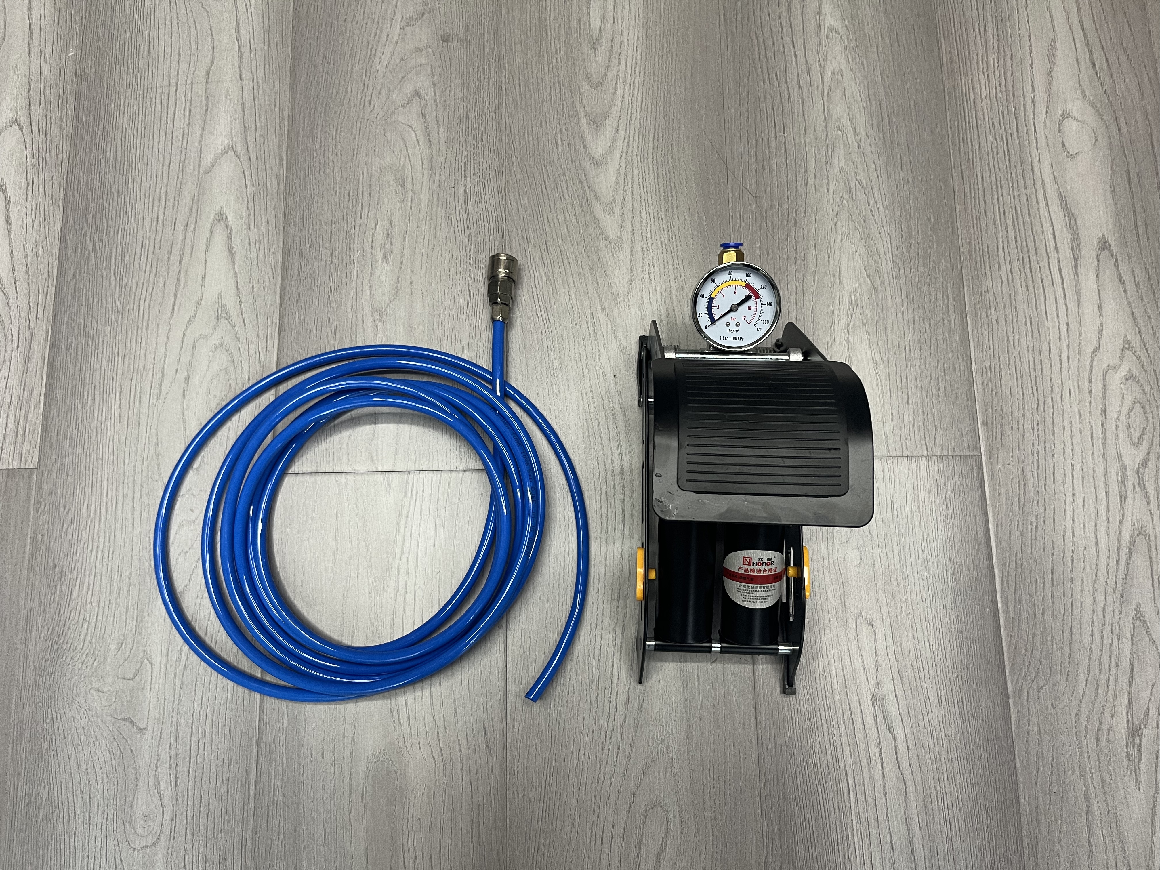Inflatable foot pump