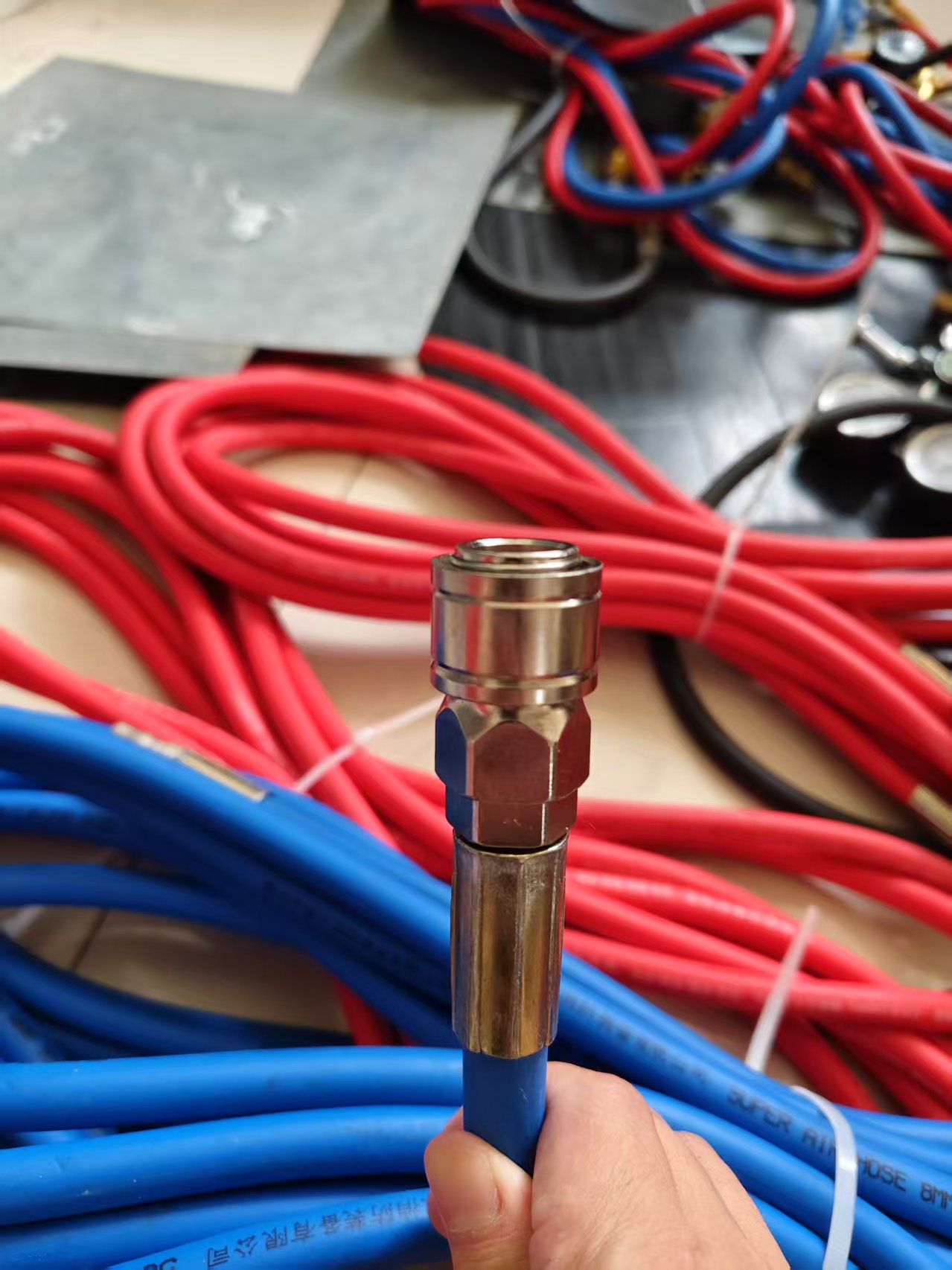 Female quick coupler