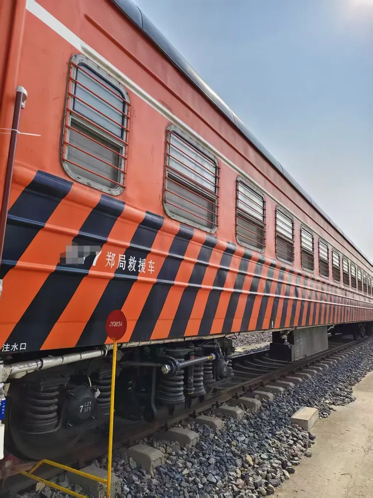 Train re-railing and rescue
