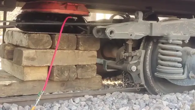 Railway re-railing with air cushions